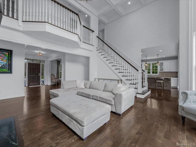 3 Sachem Lane, East Quogue, NY 11942