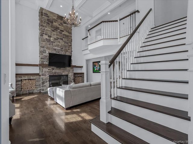 3 Sachem Lane, East Quogue, NY 11942