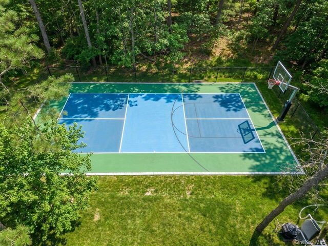 3 Sachem Lane, East Quogue, NY 11942