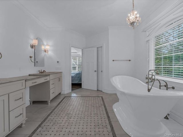 3 Sachem Lane, East Quogue, NY 11942