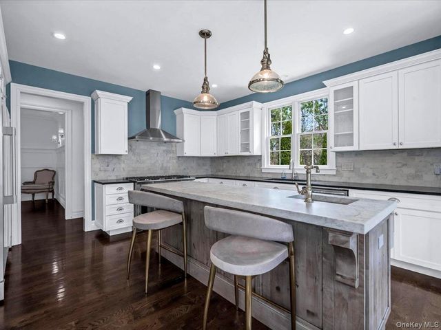 3 Sachem Lane, East Quogue, NY 11942