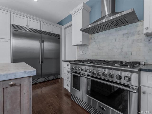 3 Sachem Lane, East Quogue, NY 11942