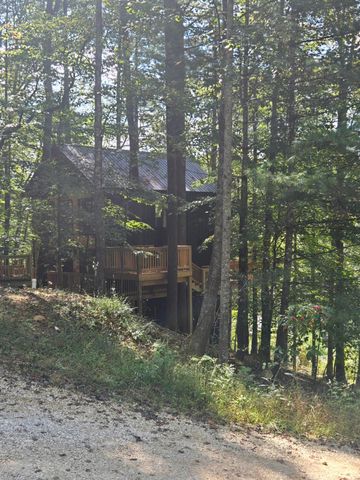 3 Pine Forest Park Rd, Campton, KY 41301