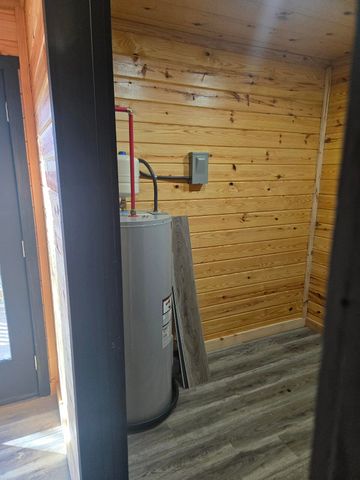 3 Pine Forest Park Rd, Campton, KY 41301