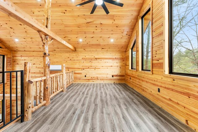 3 Pine Forest Park Rd, Campton, KY 41301