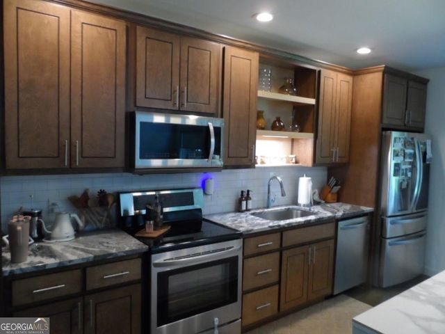 1213 Van Allen Mews NW, Atlanta, GA 30318