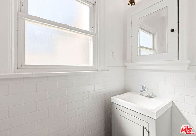 6620 W 6th Street, Los Angeles, CA 90048