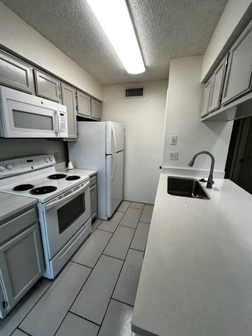 5750 Phoenix Drive 19, Dallas, TX 75231