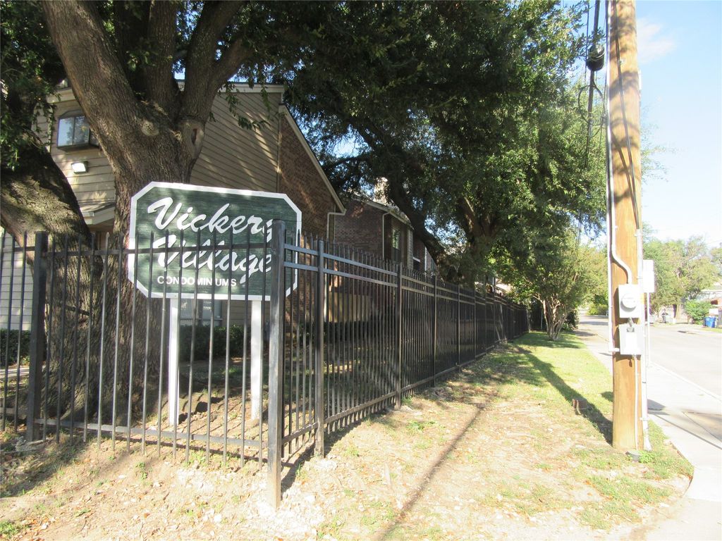 5750 Phoenix Drive 19, Dallas, TX 75231