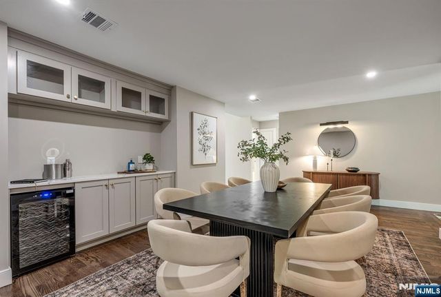 5 Blanchfield Court, Ho-ho-kus, NJ 07423