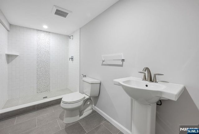 5 Blanchfield Court, Ho-ho-kus, NJ 07423