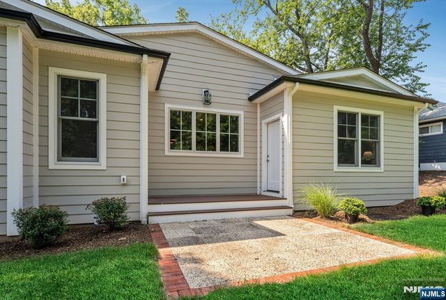 5 Blanchfield Court, Ho-ho-kus, NJ 07423