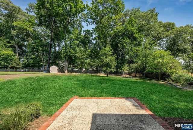 5 Blanchfield Court, Ho-ho-kus, NJ 07423