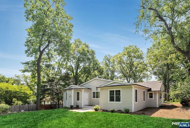 5 Blanchfield Court, Ho-ho-kus, NJ 07423