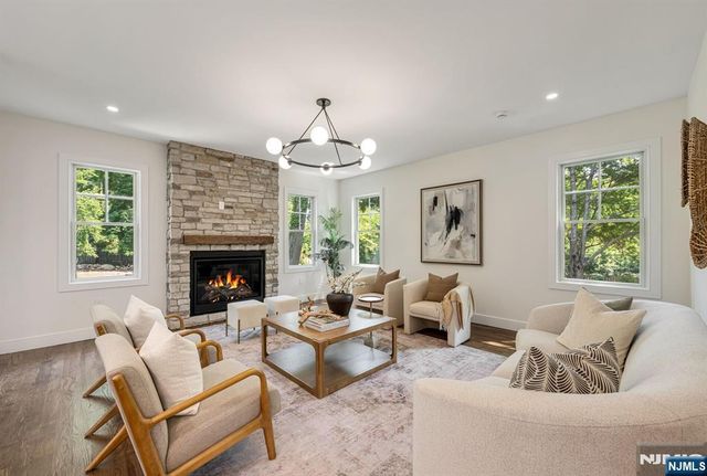 5 Blanchfield Court, Ho-ho-kus, NJ 07423