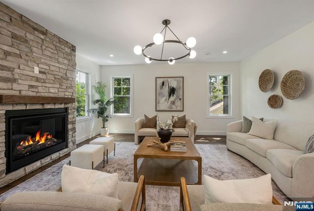 5 Blanchfield Court, Ho-ho-kus, NJ 07423