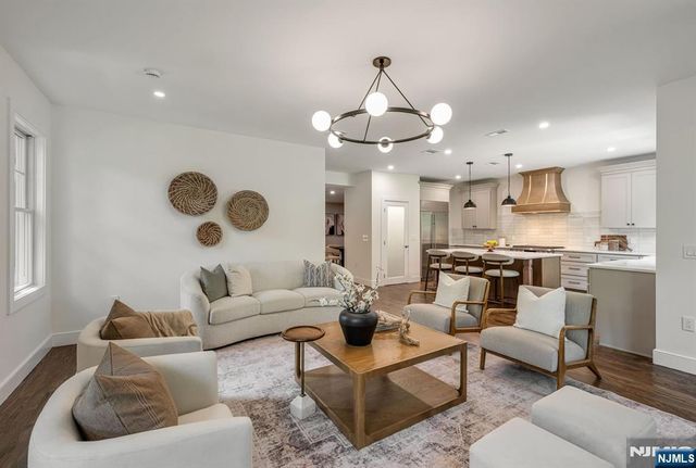 5 Blanchfield Court, Ho-ho-kus, NJ 07423
