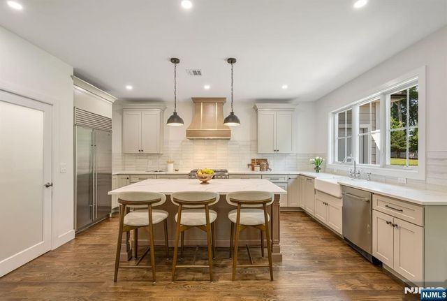 5 Blanchfield Court, Ho-ho-kus, NJ 07423