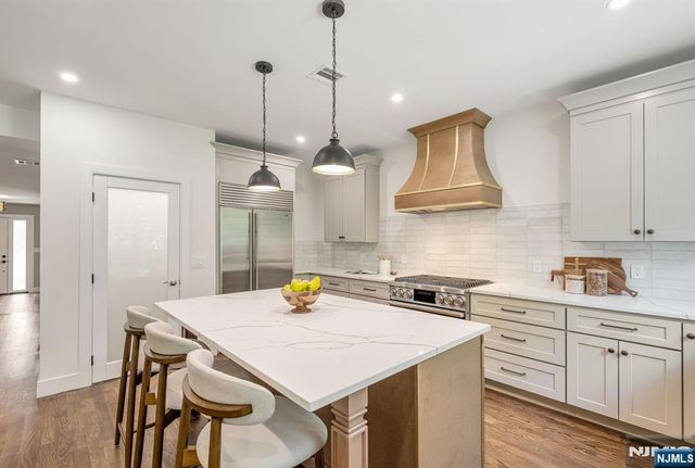 5 Blanchfield Court, Ho-ho-kus, NJ 07423