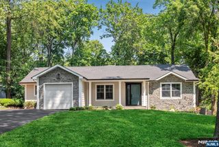 5 Blanchfield Court, Ho-ho-kus, NJ 07423
