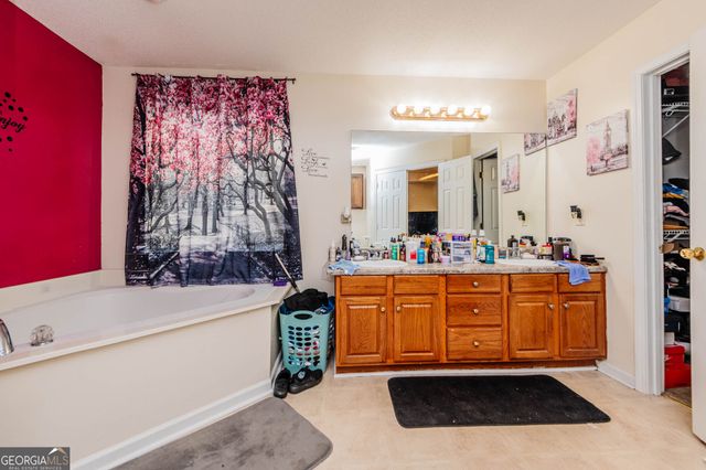 305 Strawbridge Lane, Bonaire, GA 31005