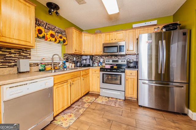 305 Strawbridge Lane, Bonaire, GA 31005