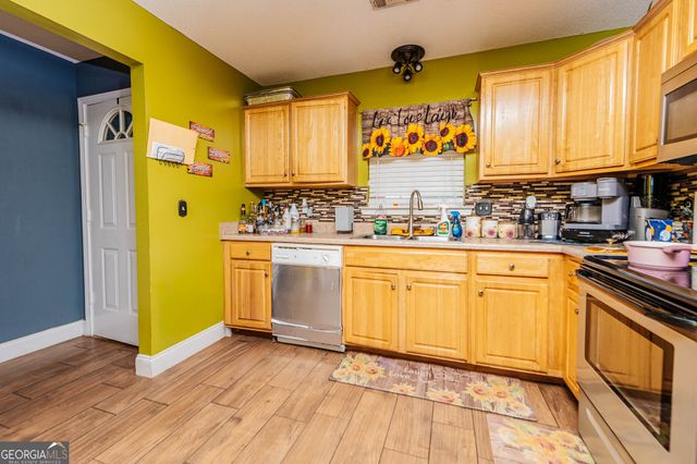 305 Strawbridge Lane, Bonaire, GA 31005