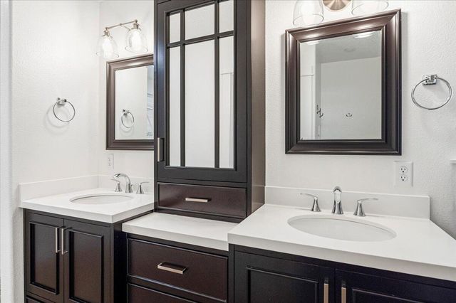 2232 SW Newberry Court, Redmond, OR 97756