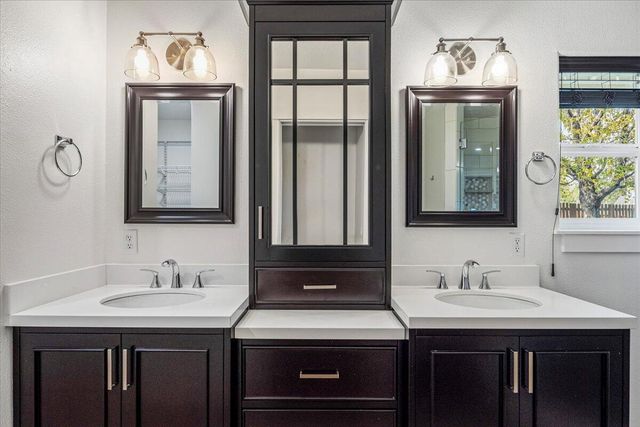 2232 SW Newberry Court, Redmond, OR 97756