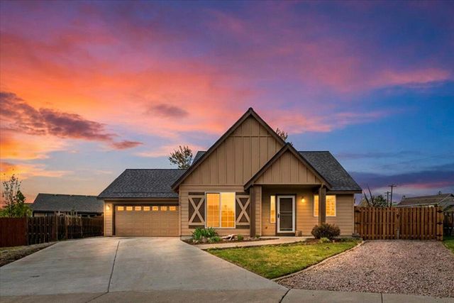 2232 SW Newberry Court, Redmond, OR 97756