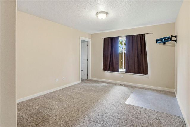 2232 SW Newberry Court, Redmond, OR 97756