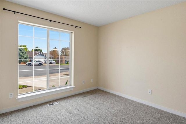 2232 SW Newberry Court, Redmond, OR 97756