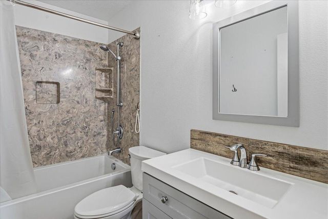 2232 SW Newberry Court, Redmond, OR 97756