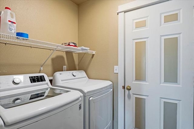 2232 SW Newberry Court, Redmond, OR 97756