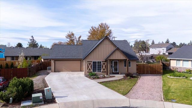 2232 SW Newberry Court, Redmond, OR 97756