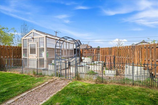 2232 SW Newberry Court, Redmond, OR 97756