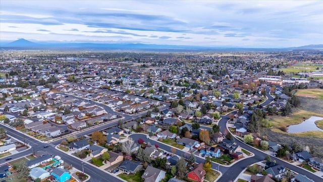 2232 SW Newberry Court, Redmond, OR 97756