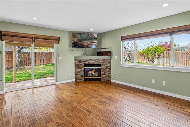 2232 SW Newberry Court, Redmond, OR 97756