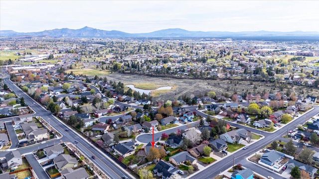 2232 SW Newberry Court, Redmond, OR 97756