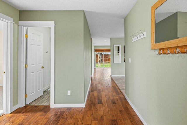 2232 SW Newberry Court, Redmond, OR 97756