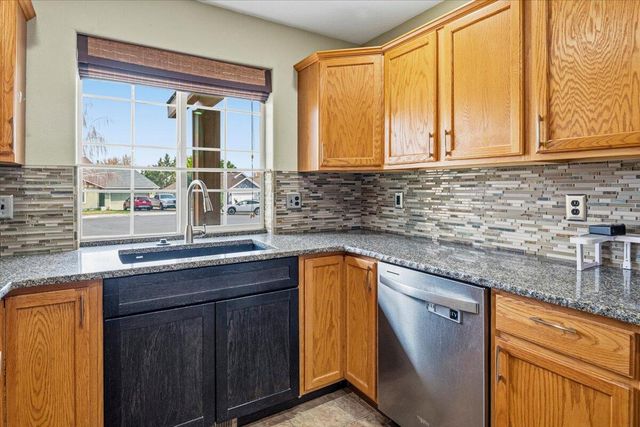 2232 SW Newberry Court, Redmond, OR 97756