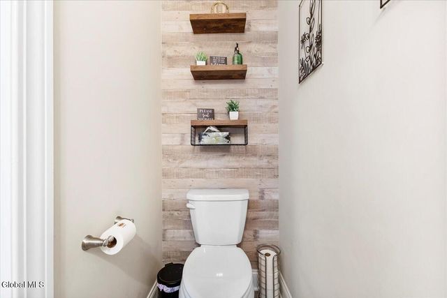 15 Stonebridge Drive, Ballston, NY 12019