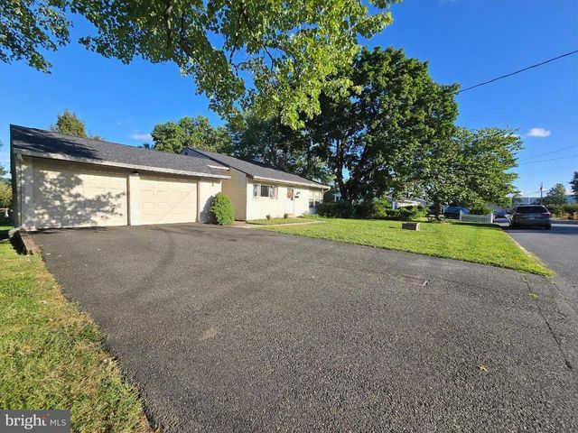 109 MERRITT AVE, Douglassville, PA 19518