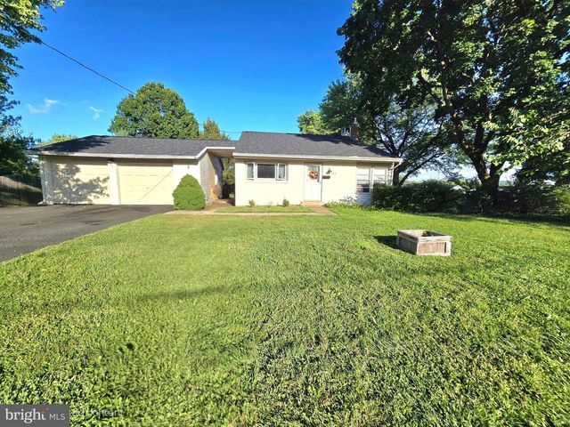 109 MERRITT AVE, Douglassville, PA 19518