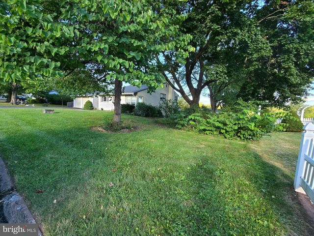 109 MERRITT AVE, Douglassville, PA 19518