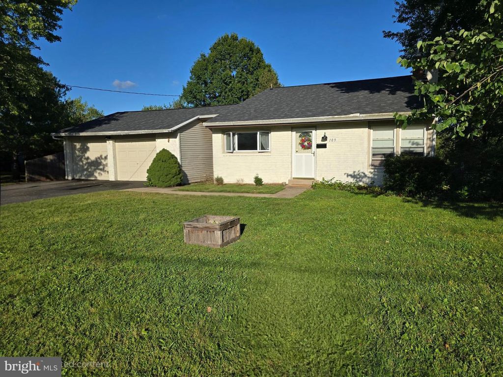 109 MERRITT AVE, Douglassville, PA 19518