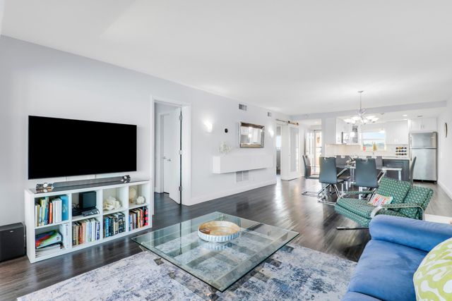 52 Yacht Club Drive 402, North Palm Beach, FL 33408