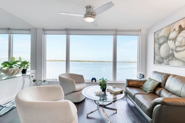 52 Yacht Club Drive 402, North Palm Beach, FL 33408