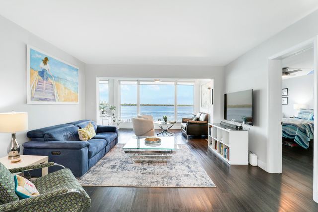 52 Yacht Club Drive 402, North Palm Beach, FL 33408