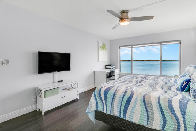 52 Yacht Club Drive 402, North Palm Beach, FL 33408